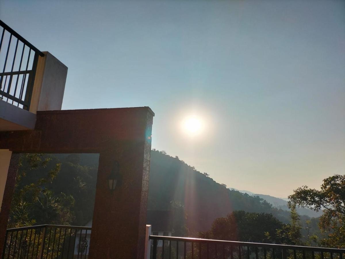 Coorg Vismaya Resort マディケーリ エクステリア 写真